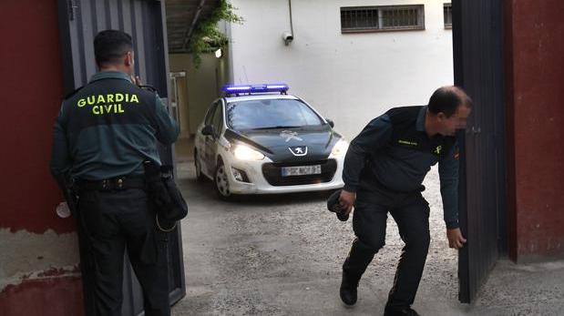 El juez envía a prisión a la mujer que intentó matar a su marido a puñaladas