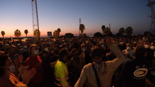 «¡Dimisión, dimisión!»: crece la tensión tras el respaldo de los trabajadores a la huelga del metal en la Bahía