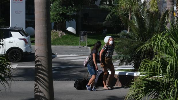 Cádiz pierde a los turistas alemanes y el sector anticipa un cierre masivo de hoteles