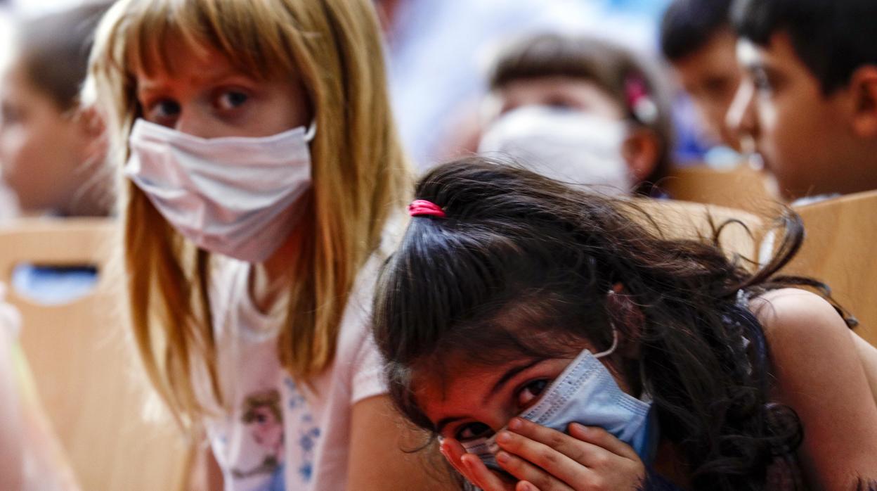 Niños con mascarilla en el primer día de clase en algunos estados de Alemania, el pasado 1 de agosto.