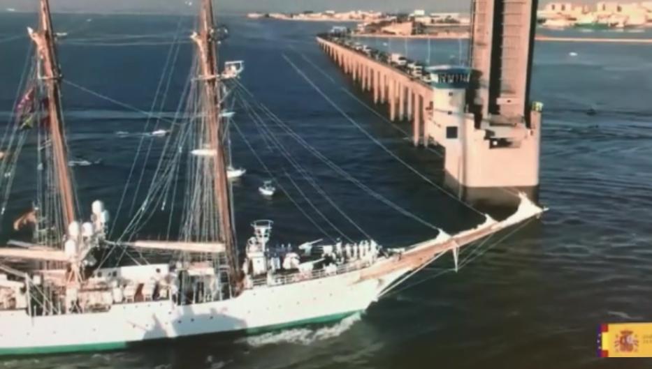 Vídeo: El Juan Sebastián de Elcano deja Cádiz para dar la vuelta al mundo