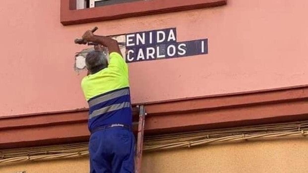 Kichi borra a toda prisa el nombre a la Avenida Juan Carlos I de Cádiz