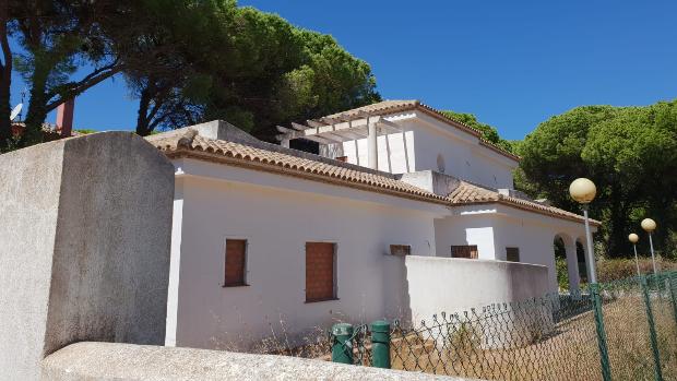 Nueve meses de ocupación en un chalet de la urbanización Roche