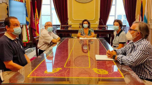 El Ayuntamiento analiza la crisis del Covid-19 con los colegios de médicos y enfermería de Cádiz