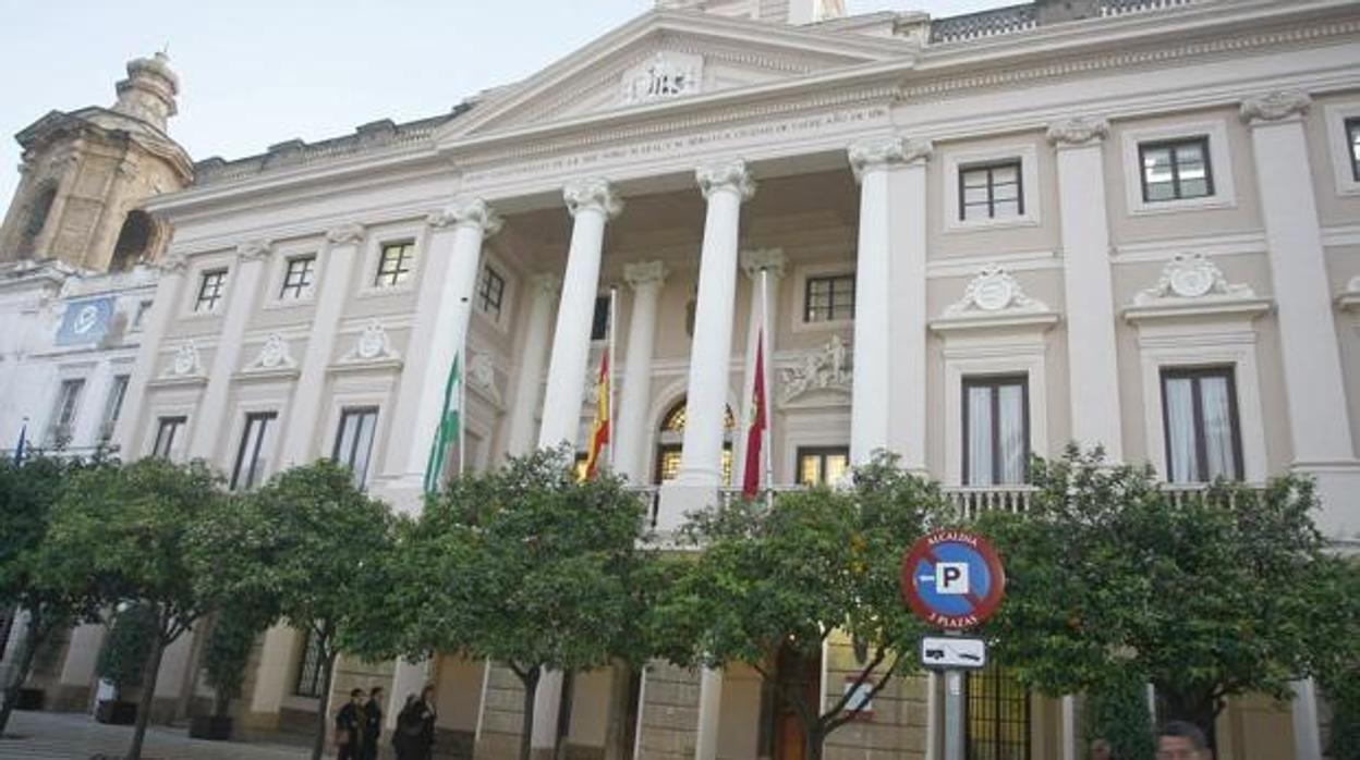 Fachada del Ayuntamiento de Cádiz.