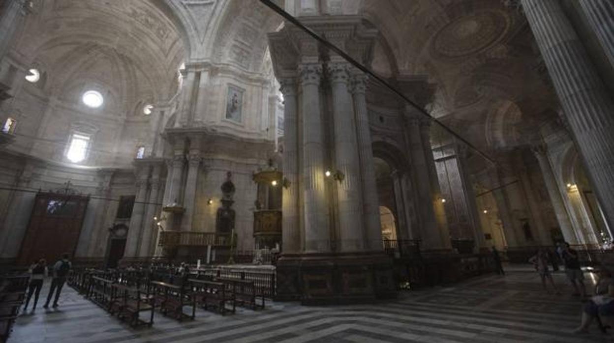 La Catedral de Cádiz celebra la festividad de la Exaltación de la Santa Cruz