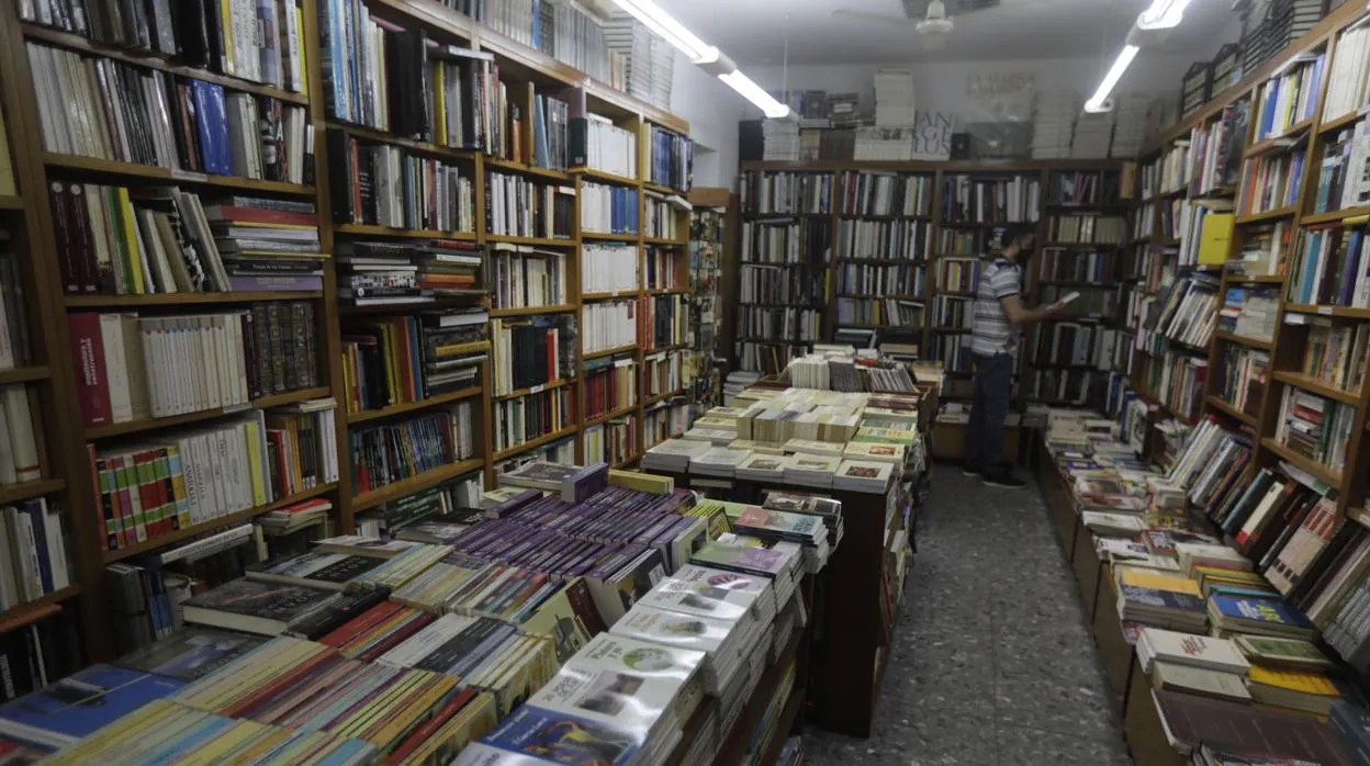 Aspecto de la librería Raimundo en la calle San Francisco de Cádiz