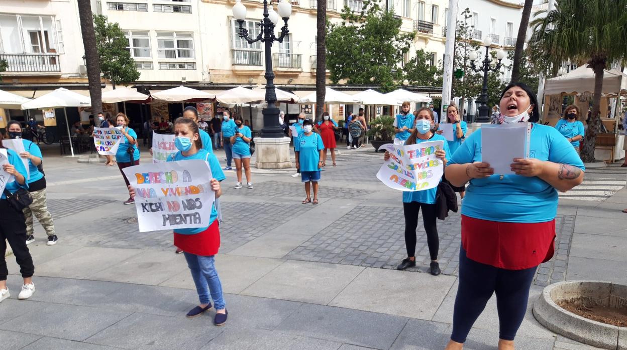 «Desde Asuntos Sociales me amenazan con retirarme a los niños si me quedo en la calle»