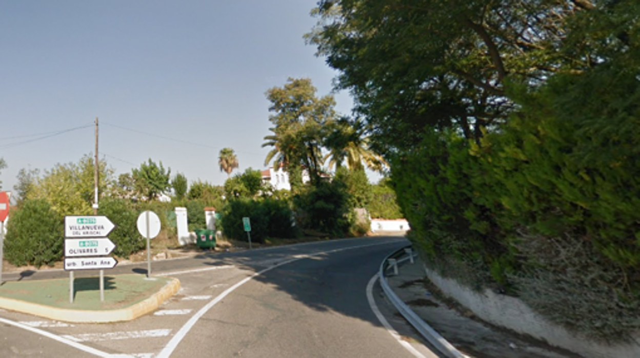 La carretera que une Espartinas con Villanueva del Arriscal es una de las más peligrosas de la provincia