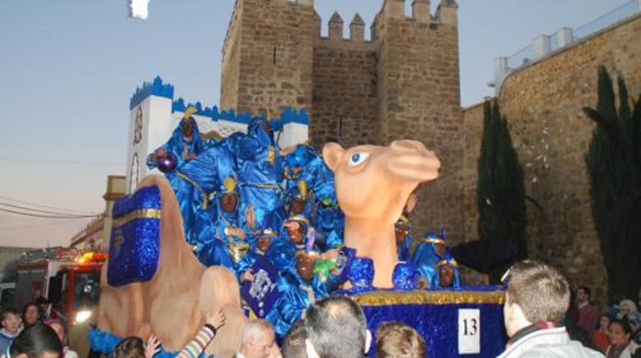 Una de las carrozas reales en una edición pasada de la Cabalgata de Reyes Magos en Marchena