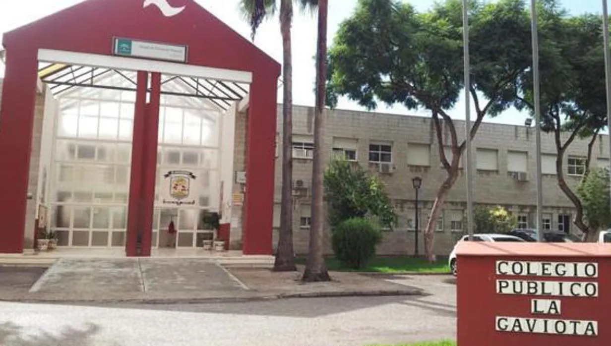 Un aula aislada en el colegio público La Gaviota de El Puerto tras el positivo de un alumno