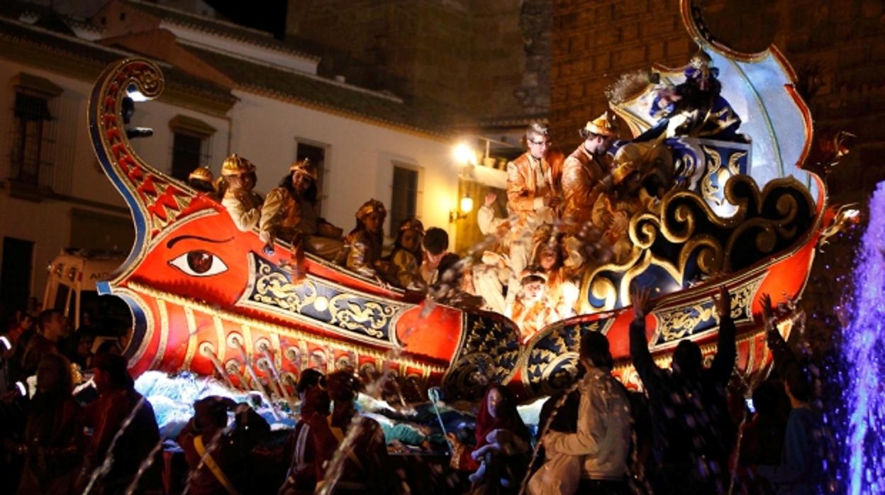 Una bella carroza de la Cabalgata de Reyes Magos de Carmona