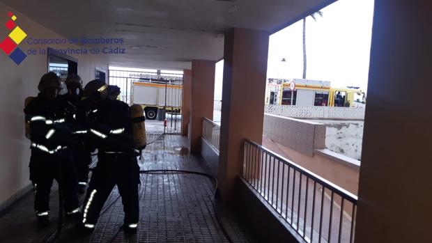 Herido con quemaduras en el incendio de una vivienda en Jerez