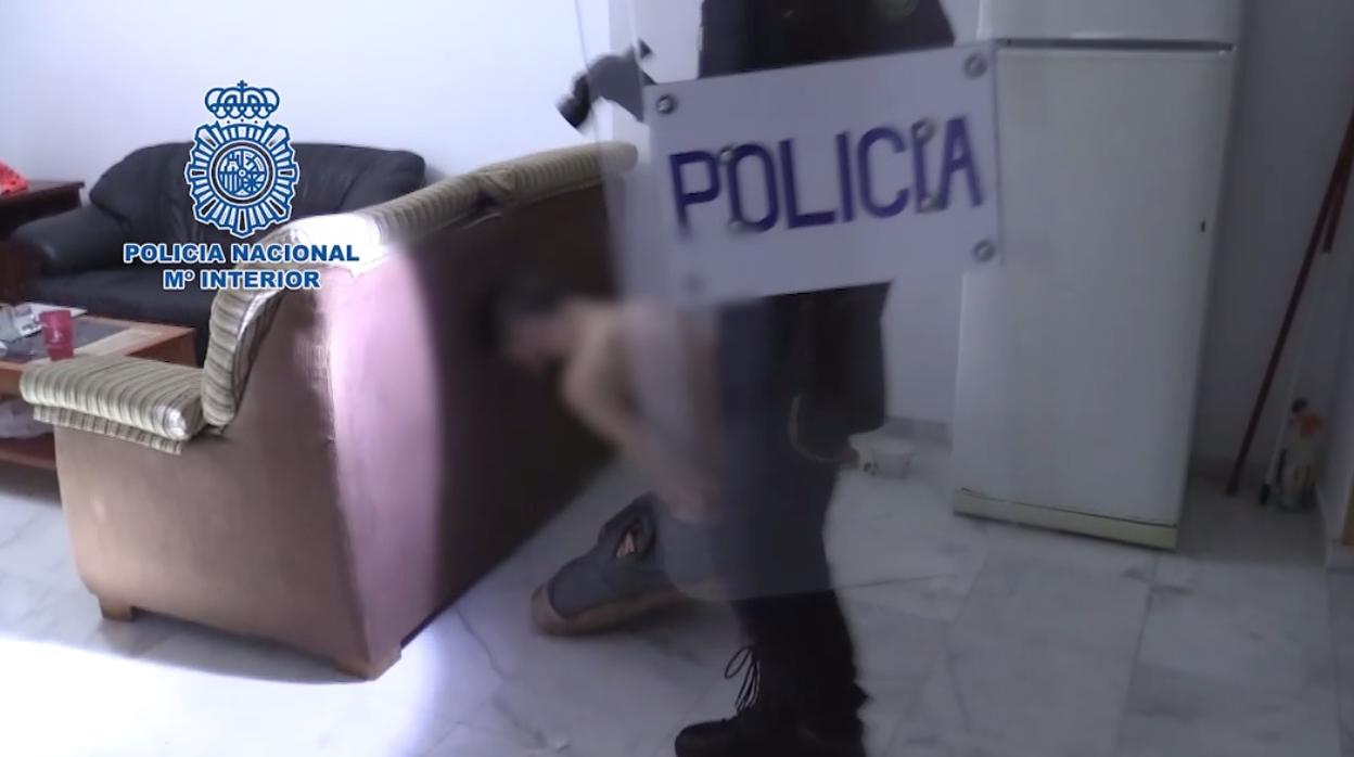 Vídeo: Algunas de las últimas intervenciones, registros y detenciones contra el tráfico de drogas en la capital gaditana.