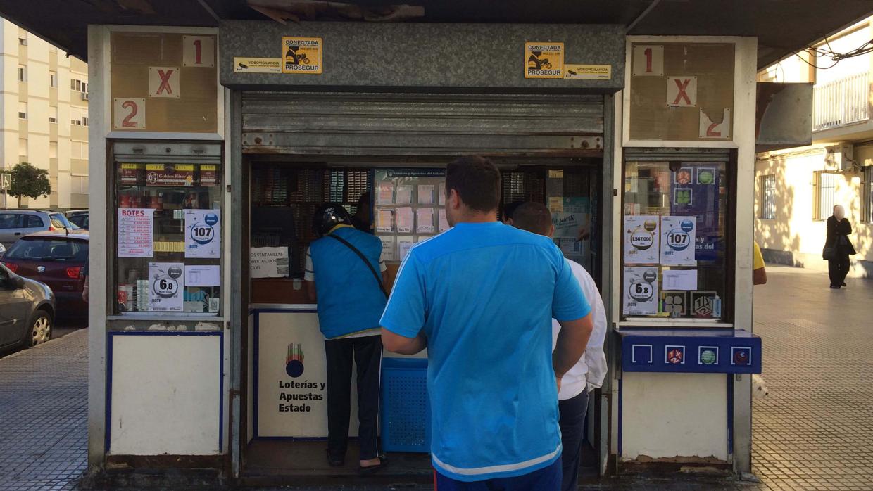 Lugar en el que ha sido sellado el boleto ganador, en la calle alcalde Blázquez.