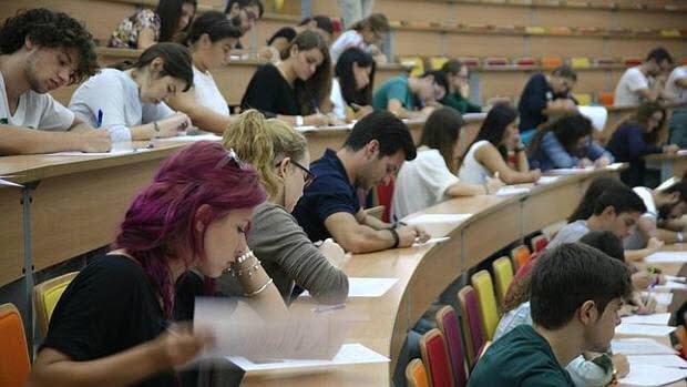 Cádiz es la tercera provincia andaluza con más estudiantes en paro