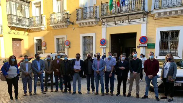 Los alcaldes de la Sierra Morena reclaman restituir los autobuses con Sevilla ante un «recorte arbitrario»