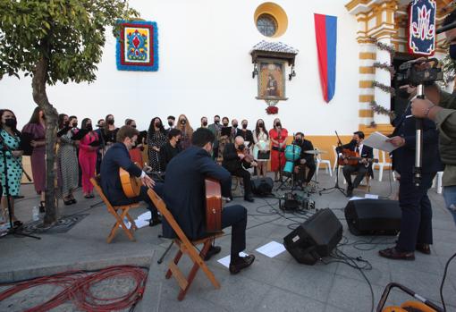 El coro de la hermandad de Valme durante la misa