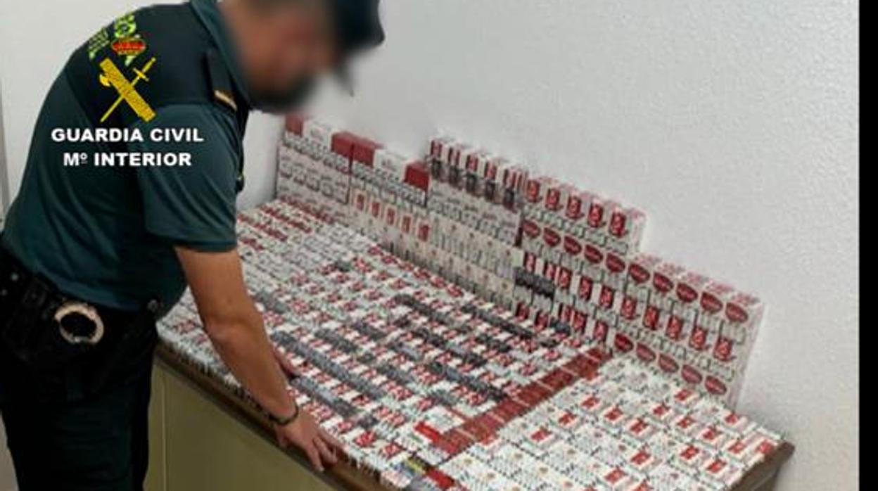 La Guardia Civil desarticula una organización de contrabando de tabaco y detiene a 29 personas