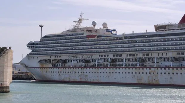 Carnival salva del desguace al crucero 'Victory' y lo reformará en la Bahía