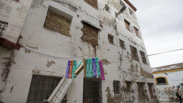 La larga espera del derribo de José Antonio, foco del narcotráfico de la Bahía durante años