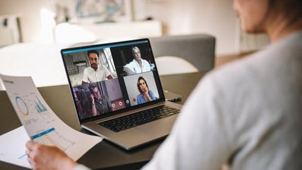 El teletrabajo se impone en Cádiz en los sectores de seguros, finanzas y función pública