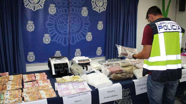 Buscan al líder de una banda de narcos de Sevilla que pudo mover 1,5 millón de euros en cocaína