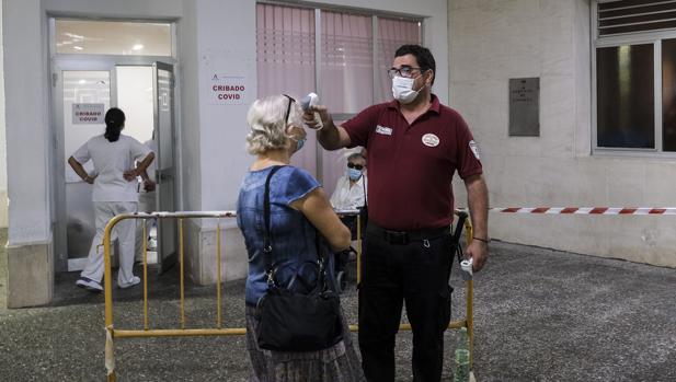 Coronavirus en Cádiz: Más de 60 personas ingresadas por Covid-19 entre los hospitales Puerta del Mar y San Carlos