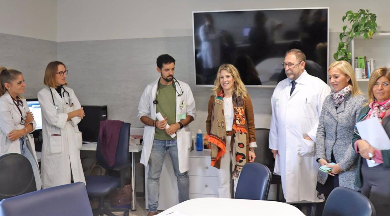 Ana Mestre visita el Hospital Punta Europa en Algeciras