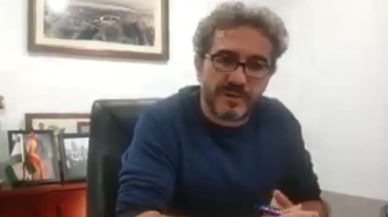 El alcalde de Puerto Serrano: «Hay gente que no se entera de lo peligroso que es el coronavirus»