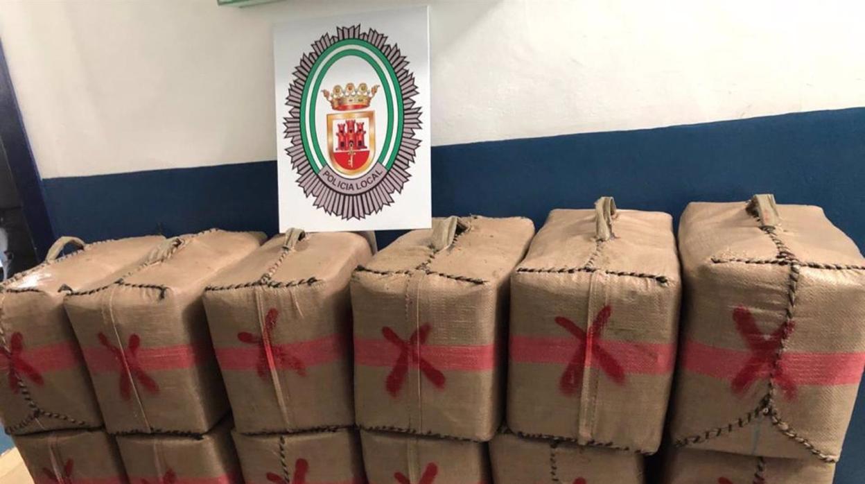 Detenido en San Roque con 600 kilos de hachís en una furgoneta