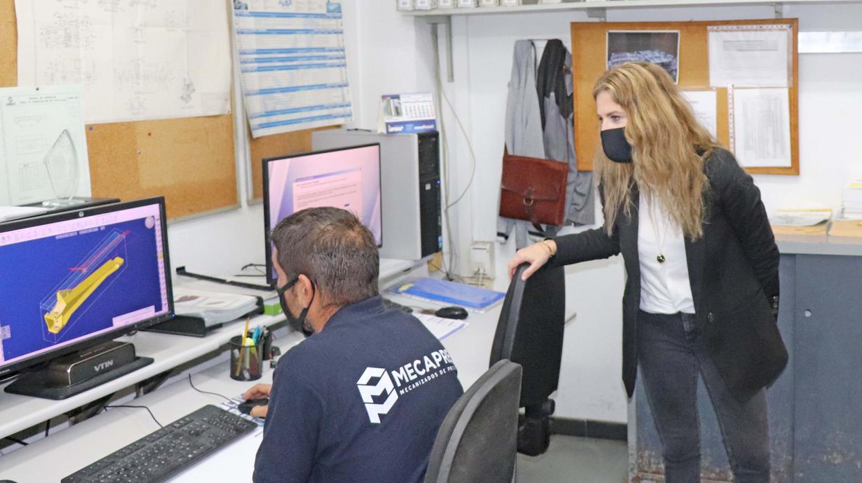 Ana Mestre ha visitado las instalaciones de Mecaprec, especializada en la elaboración de componentes y material destinado a la aeronáutica.