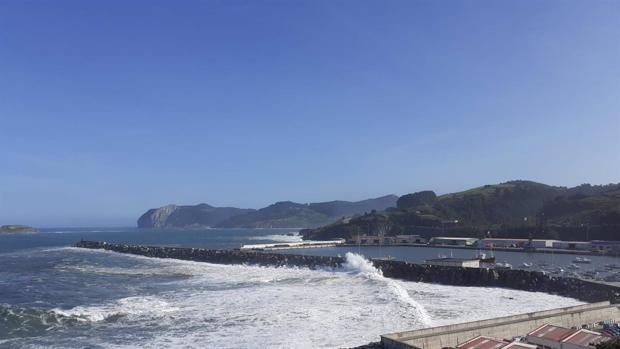 El tiempo en Cádiz: aviso naranja y amarillo este domingo por fuerte oleaje