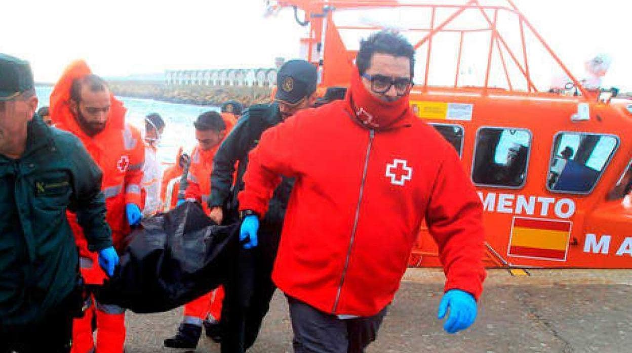 Iván Lima ha trabajado durante dos décadas con los migrantes en Cruz Roja