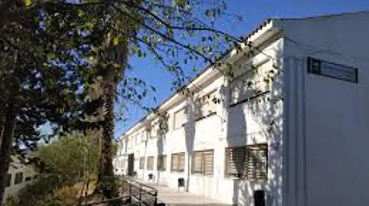 Educación invierte más de 120.000 euros en la eliminación de barreras arquitectónicas en el IES Hozgarganta de Jimena