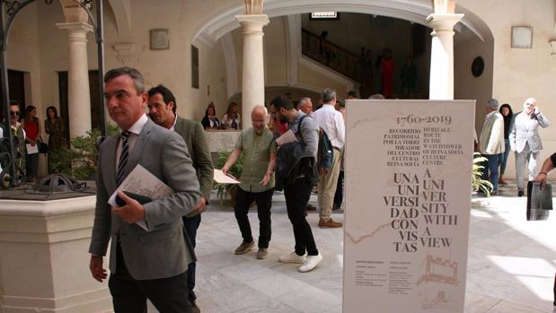 El Claustro de la UCA concede la Medalla de Oro a González Mazo, anterior rector de la Universidad de Cádiz