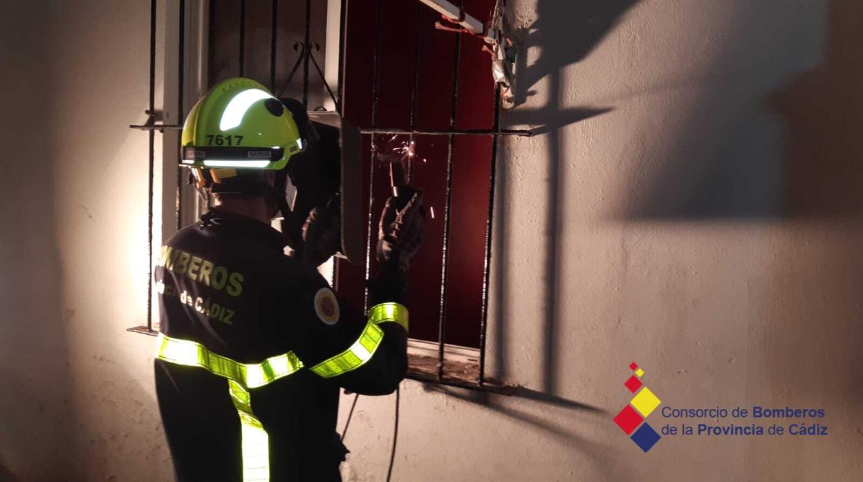 Alarma entre los vecinos de la calle Soledad en Cádiz por el riesgo de derrumbe de dos viviendas