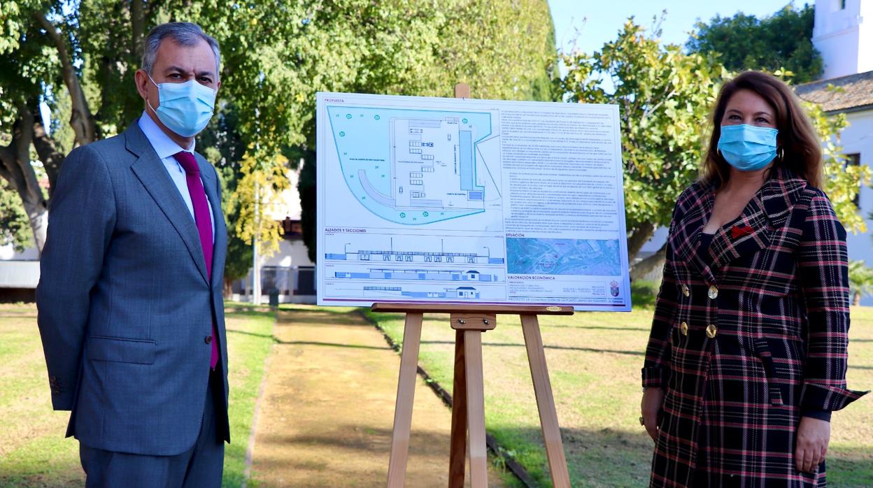 José Luis Sanz, alcalde de Tomares, y Carmen Crespo, consejera de Agricultura, Ganadería, Pesca y Desarrollo Sostenible