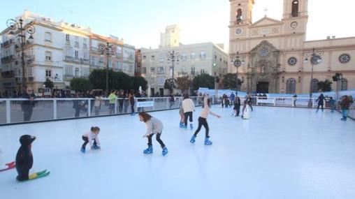 Pista de patinaje de la Plaza de San Antonio de Cádiz.
