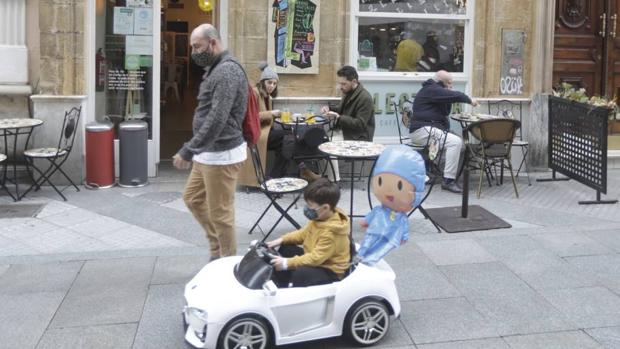 Cádiz suma 113 nuevos contagios y dos muertos el domingo de la vacuna