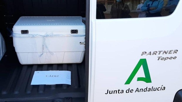 Este lunes no se realizarán nuevas vacunaciones en Cádiz porque las dosis deben descongelarse