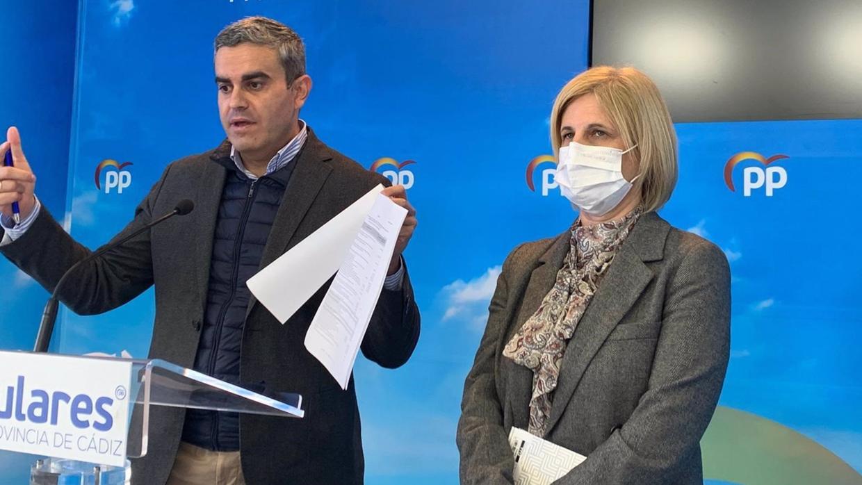 García Pelayo y Ortiz en rueda de prensa.