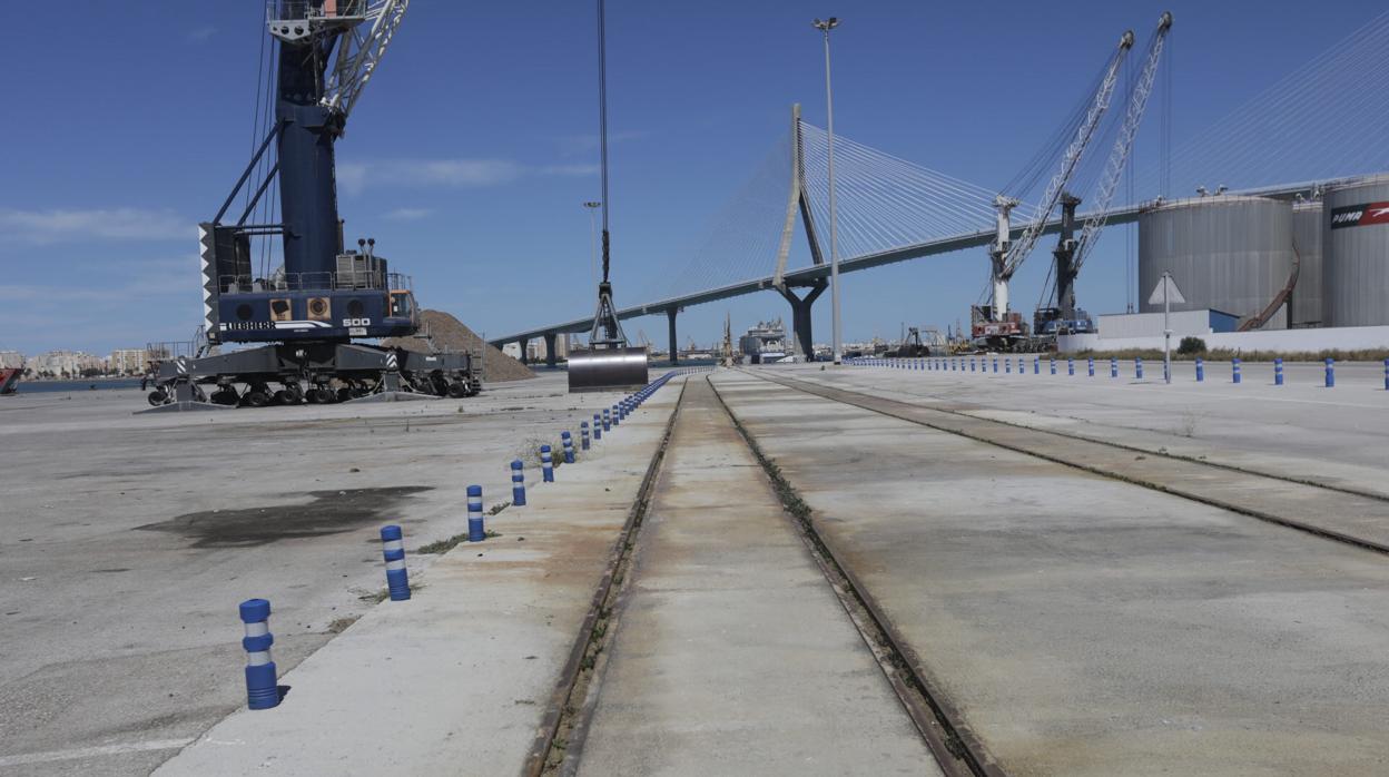 La zona portuaria de La Cabezuela ya cuenta con solo 500 metros de ramal a falta ahora de su prolongación
