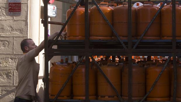 Roba un camión de butano y se da a la fuga por el centro de Cádiz