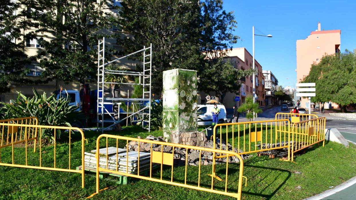 Imagen del pedestal en el que se encontraba el busto, ahora vacío.