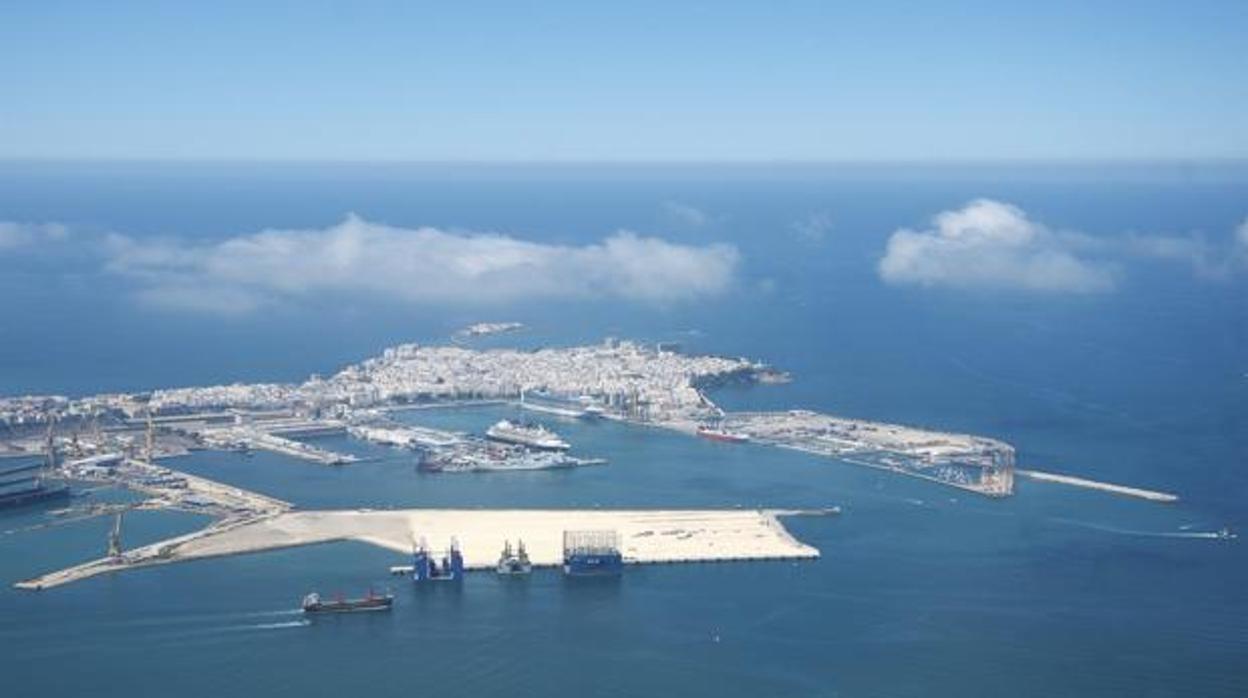 La Junta avanza en la tramitación del informe de impacto ambiental del plan especial del Puerto de Cádiz