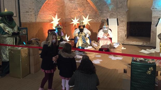 Los nervios y la ilusión de los niños de Jerez dan color a la nueva versión de la cabalgata de Reyes Magos