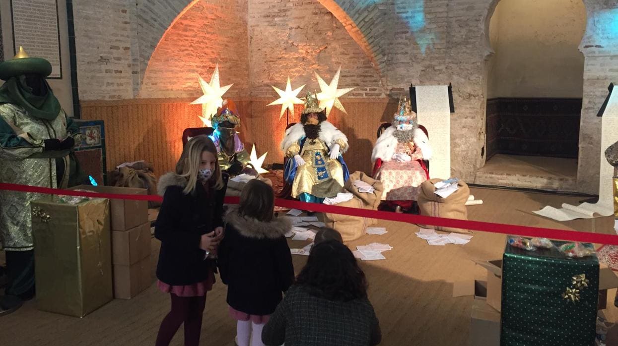Los nervios y la ilusión de los niños de Jerez dan color a la nueva versión de la cabalgata de Reyes Magos