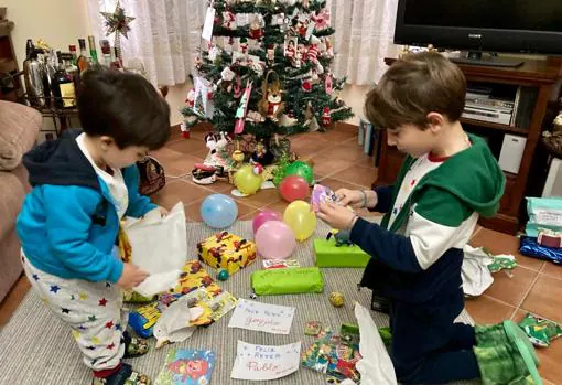 Día de Reyes en Cádiz: Ilusión desbordada de los niños en el día más mágico del año