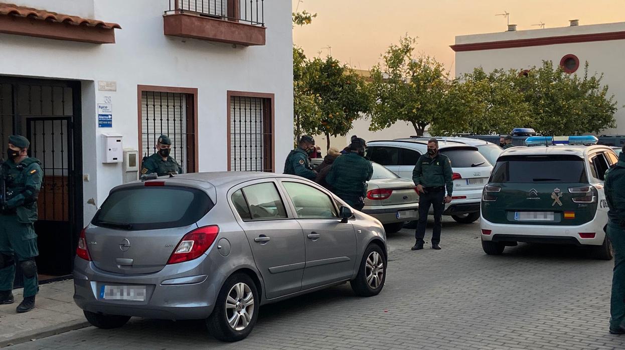 Momento de la detención de una de persona en Coria en la operación desarrollada este martes contra el narcotráfico